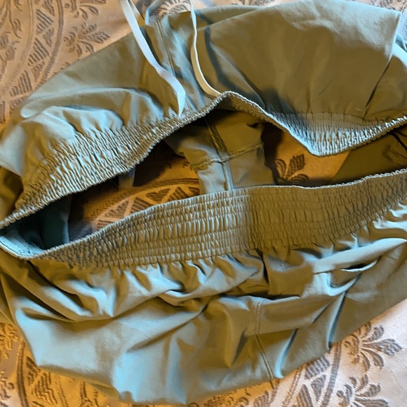 COPY - Lululemon spring breakaway shorts sz10 - Picture 4 of 4